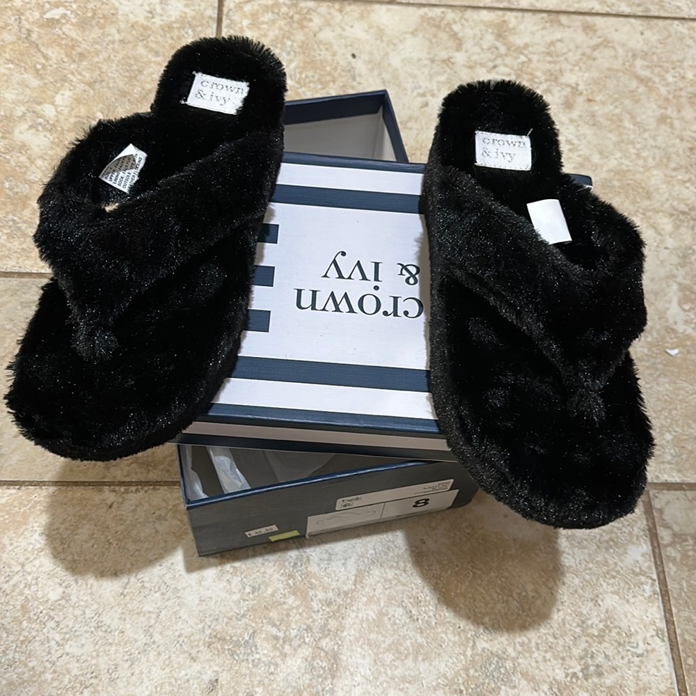 Crown &Ivy fuzzy flips new in box 1 pair available 8.5